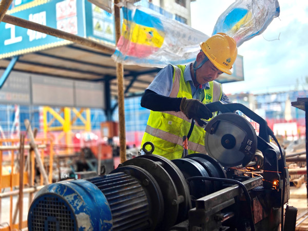 戰高溫,不服“暑” | 致敬高溫下的交控建工人